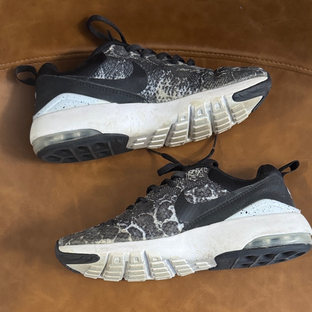 Nike Air Max Sneakers in Black and White Snakeskin - Picture 5 of 7